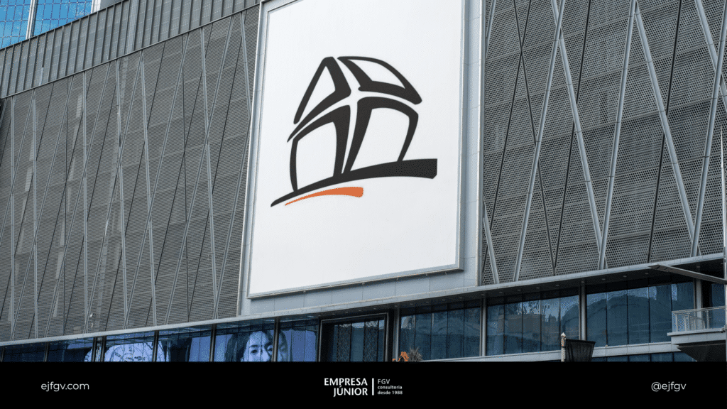 Montagem com o logotipo da EJFGV em um outdoor